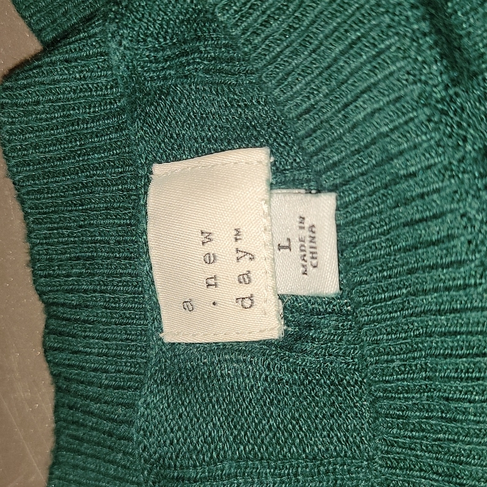 Light Sweaters - Picture 3 of 5